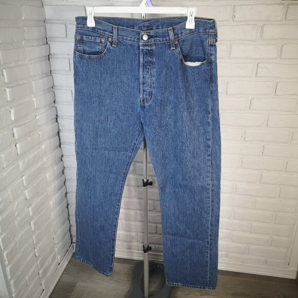 Levi's 501 Men's Size 36/32 Medium Wash Button Fly Straight Leg Jeans - Picture 2 of 13